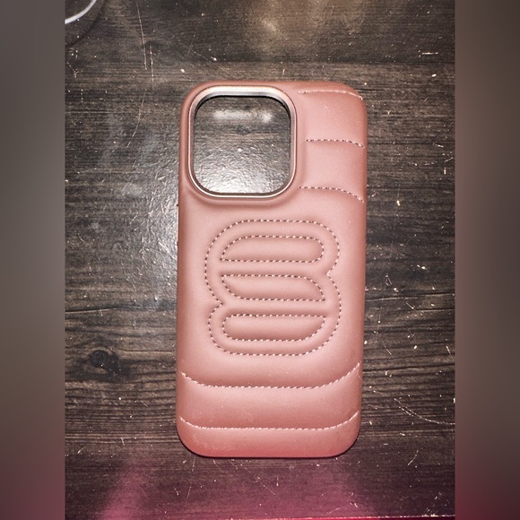 Aritzia super puff case - Picture 3 of 3